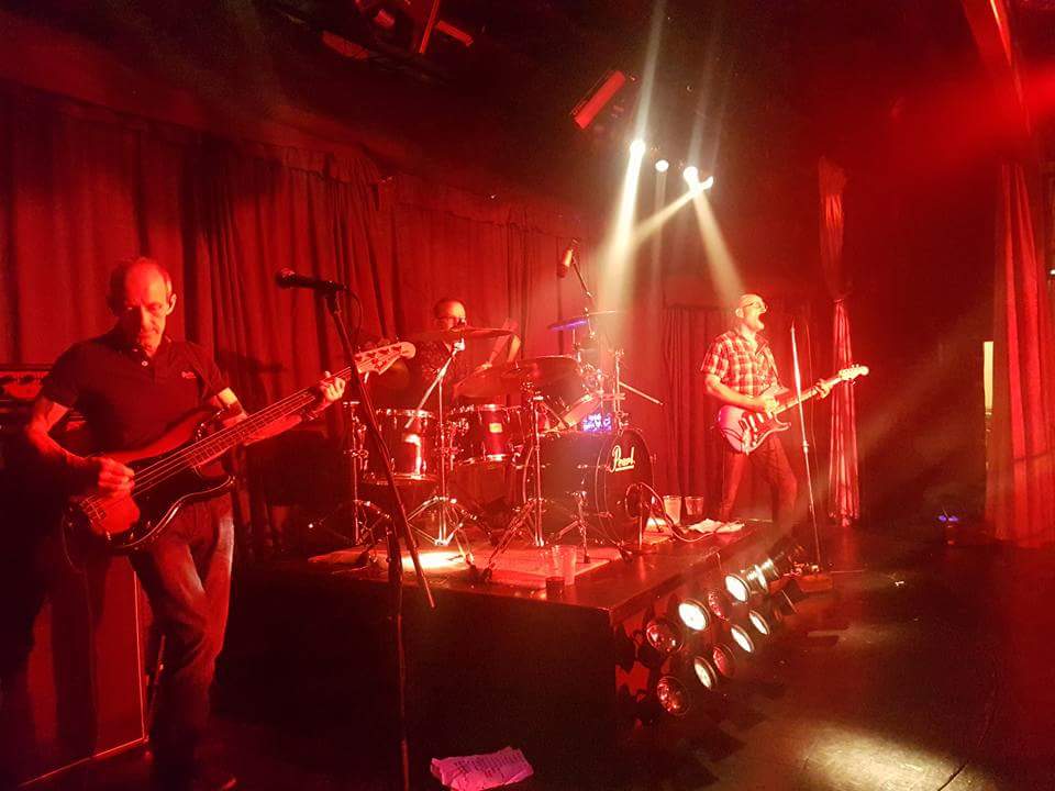 VinylVoxman's tweet photo. This Saturday we travel to Beaminster, The Knapp Inn. 9ish start. Bring your dancing shoes! https://t.co/XNcGQwJGyO