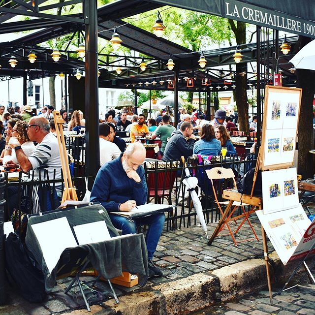 The competition for artists looking to work at Place du Tertre is fierce – they say the current waiting list is about 10 years long! ift.tt/30S13Gf