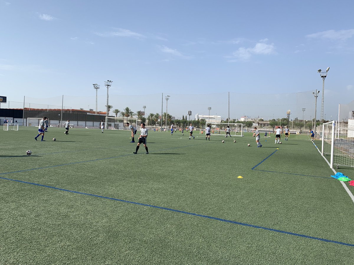coachspinks8's tweet photo. Today the boys and girls teams trained with the Valencia coaches 👍🏻 #FCFredSpain #valenciasoccer https://t.co/tB6pod50dg