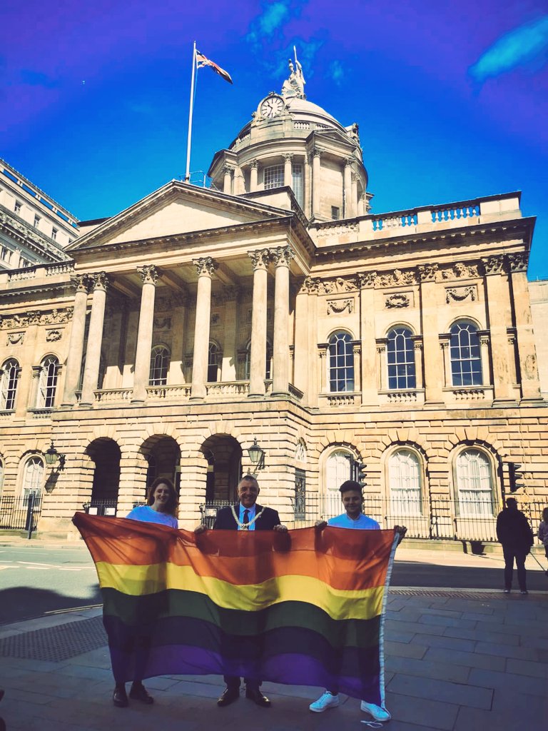 TownHallLpool's tweet photo. This week, the city celebrates @PrideInLpool 🏳️‍🌈

#LiverpoolTownHall &amp; Lord Mayor @CllrPeter Brennan are proud to support #LiverpoolPride ❤️💛💗💚🧡💜💙 https://t.co/BO22P28XQu