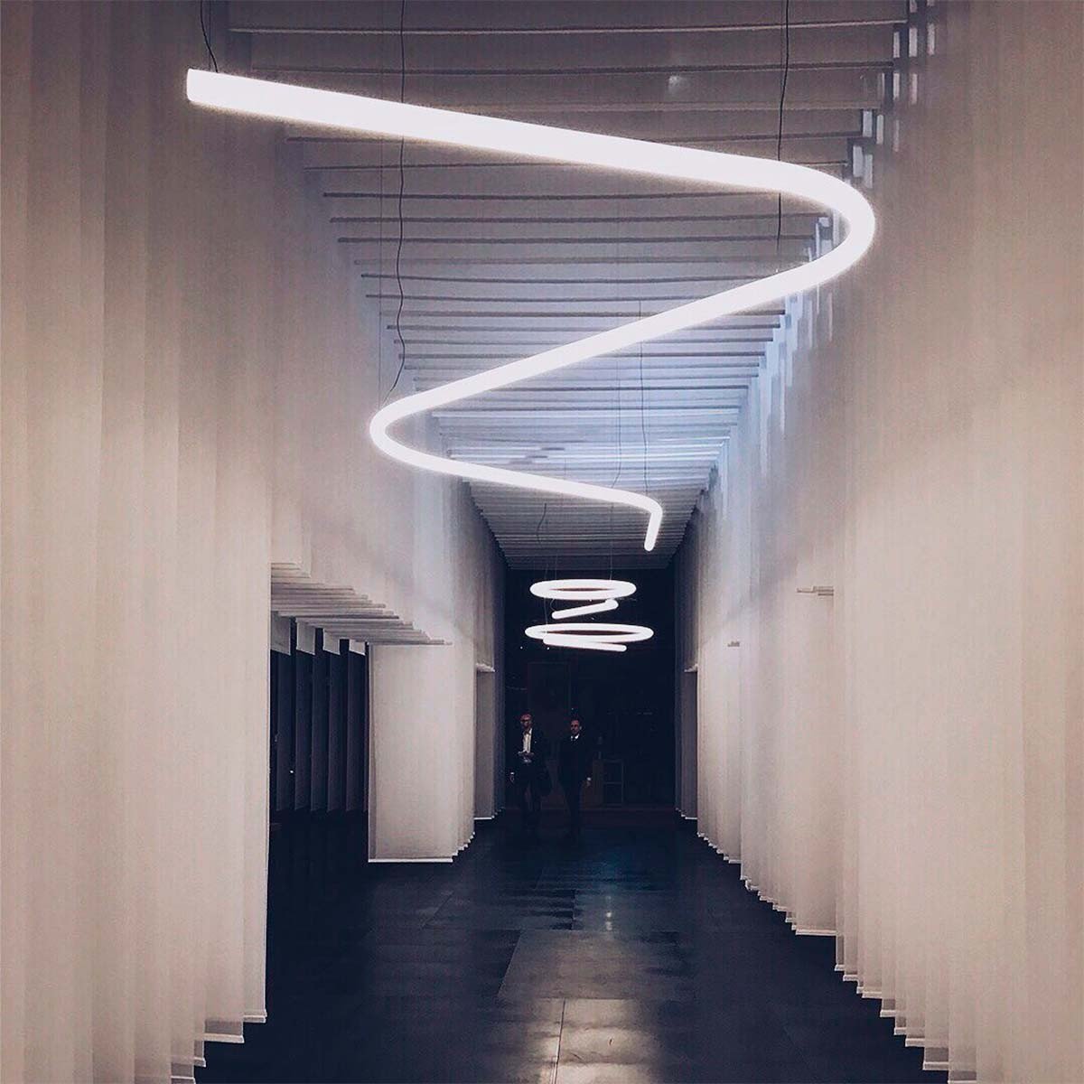 luzambiente's tweet photo. Alphabet es un lenguaje basado en luz, creado para transmitir libertad. BIG parte de un ábaco de geometrías esenciales para diseñar una nueva fuente traducida en luz, un alfabeto para escribir y expresar, una herramienta para diseñar con luz y dar forma a los espacios. https://t.co/vuVkSWePwx