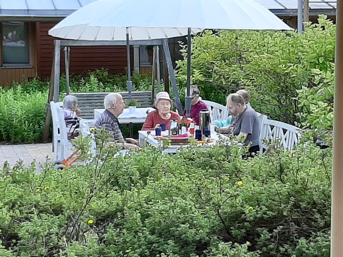 kotipihlaja14's tweet photo. Säät ovat suotuisat kahvin nauttimiseen ulkona💕#Kotipihlaja  #Ikaalinen #yhteisöllisyys @koivistotaina https://t.co/4t9MmEj1aI