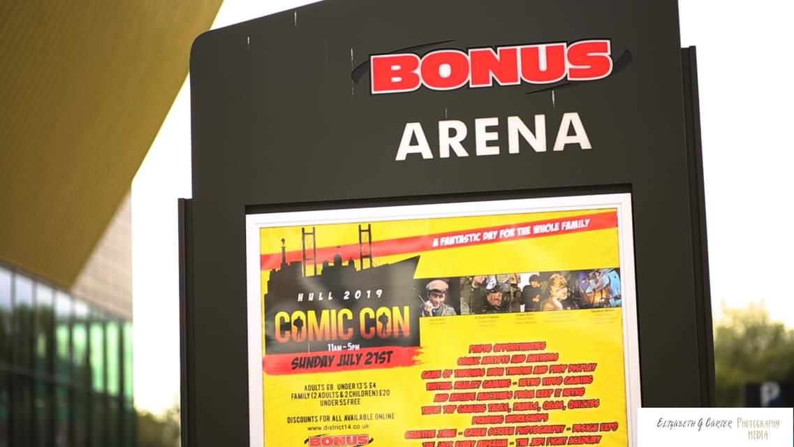 ecartermedia's tweet photo. Hull Comic Con - Highlights Video - July 2019
@d14events @bonusarenahull
Video Link: 
https://t.co/5WY4e40gKI 

#hullcomiccon #hull #yorkshire #comiccon #cosplay #cosplayer #starwarscosplay #highlights #hullfilmmaker #elizabethcartermedia #hullcosplay #bonusarena #district14 https://t.co/fTVTIwZYdU