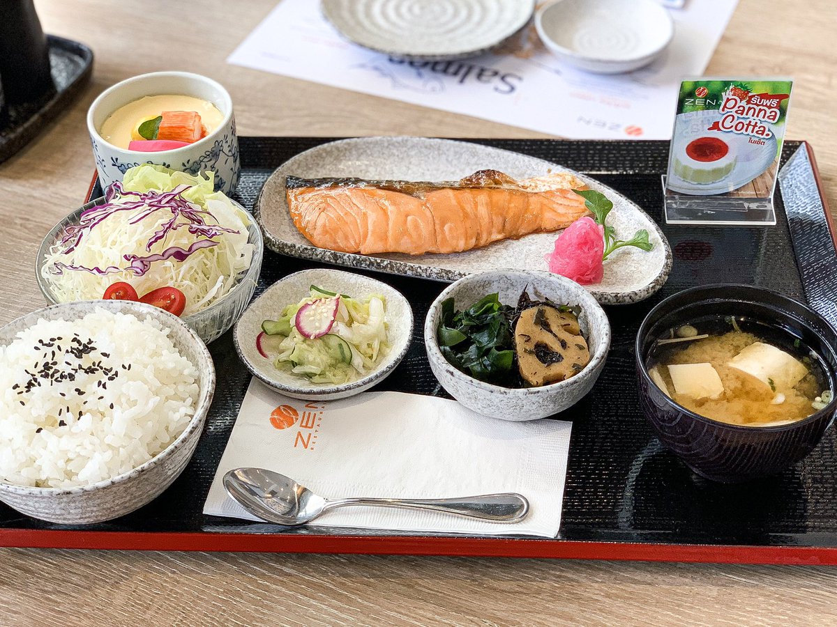 mimilkss's tweet photo. มีข่าวดีมาบอกสำหรับสายกิน..

" ร้านอาหารญี่ปุ่น ZEN " นางมีเมนูใหม่มาจ้า เป็นประเภทชุดข้าวถึง 7 เมนู สำหรับนี่ชอบข้าวปลาแซลมอนกับข้าวคุโรบุตะมากก แกมันอร่อยมาก อีกอย่างกินข้าวเป็นเซตแลกซื้อแซลมอนซาชิมิ 50% เด้อออ โคตรดีย์😋

#MikamiTeishoku 
#ZENLiveQuality 
#นึกถึงปลานึกถึงเซ็น https://t.co/C8DZoCuq91