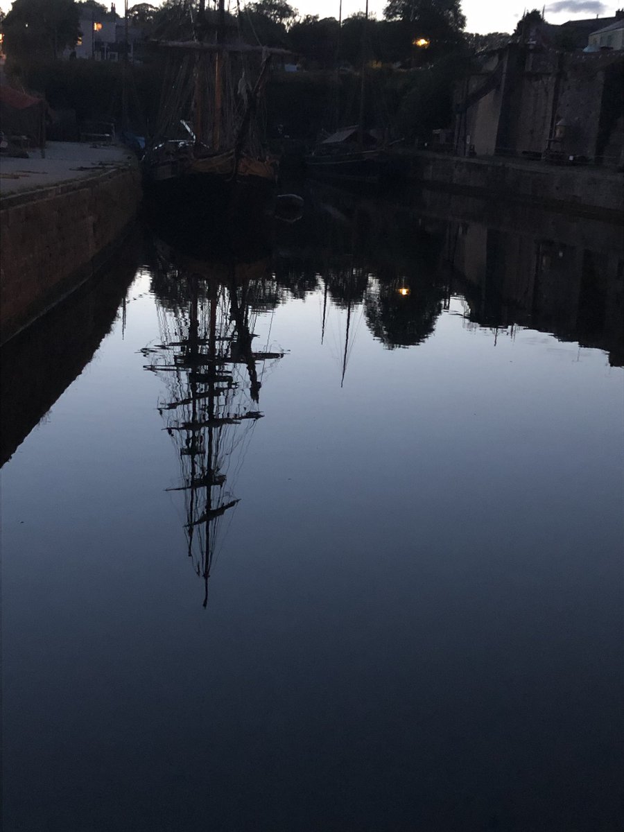 Stunning evening in @charlestownharbour with great food at the @hbqcharlestown 
#cornwall #food #charlestown #reflection #summerevenings