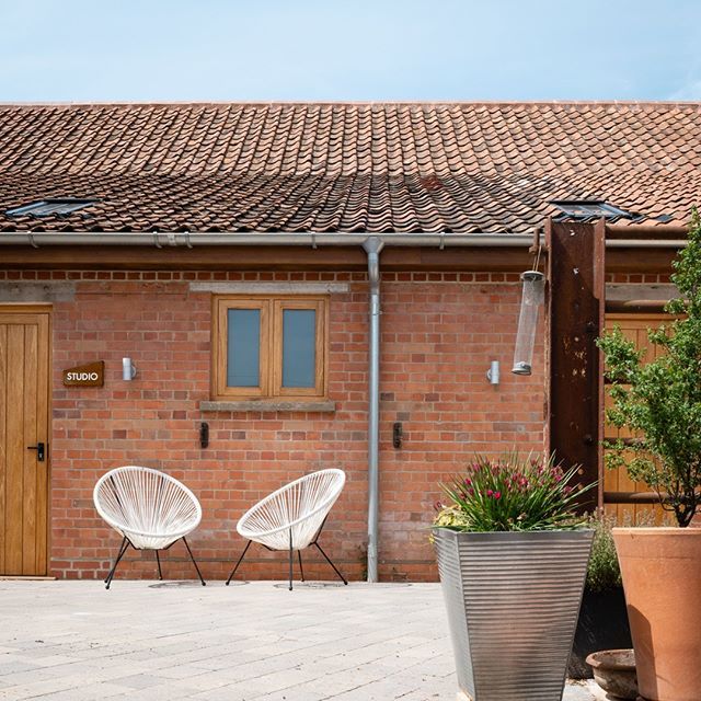 *JOB ALERT* 
Like the sound of working on a converted farm? At a residential learning space for #artists and #creativeprofessionals ? We overlook the #QuantockHills in #Somerset and have a position open for an Operations and Hospitality Coordinator to jo… ift.tt/32Ki4Uw