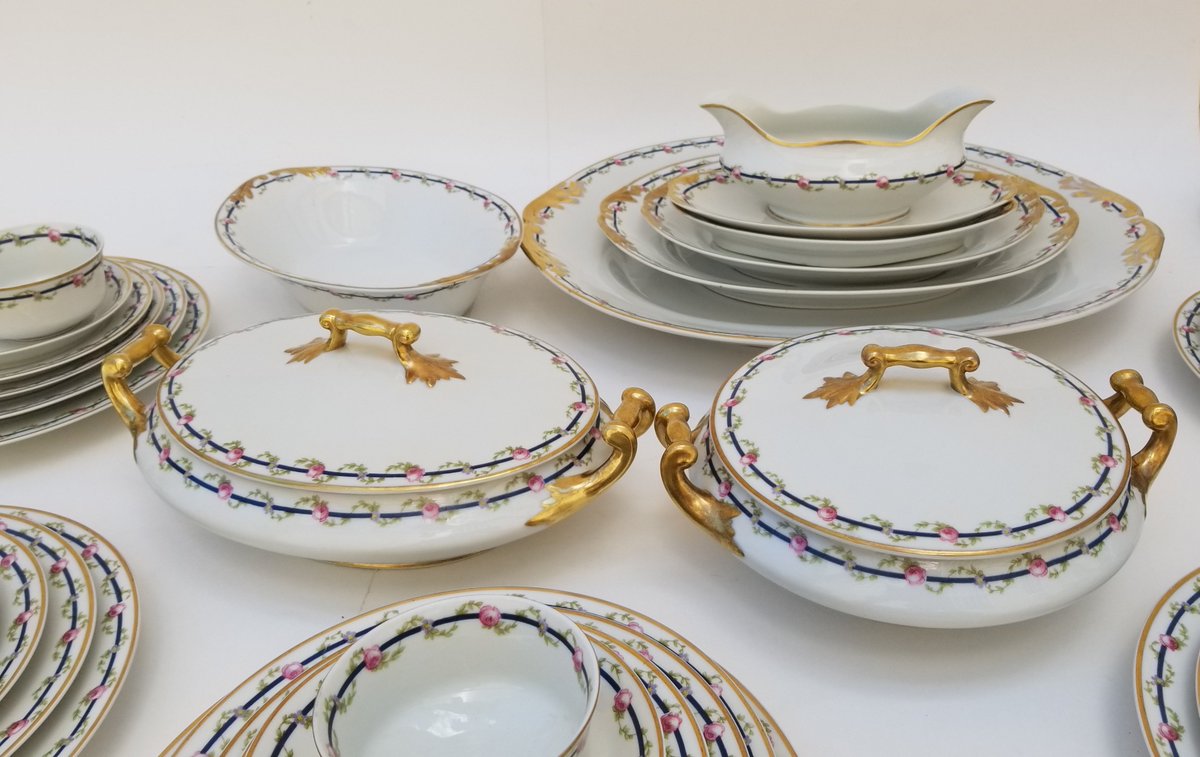 FussbudgetVntge's tweet photo. Give your table a #levelup with this Limoges M. Redon set with flowers on a tan band and gold trim! Not yet listed! DM us if interested.

#vintage #midcentury #entertaining #vintagechina #vintageshop #etsyshop 
#dineresponsibly #dineostentatiously https://t.co/DQHSkA5STM https://t.co/KnFfKCG6Cs