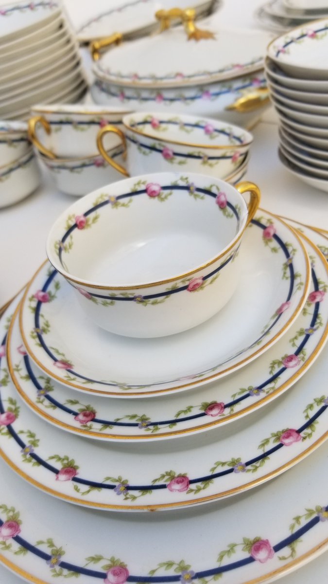 FussbudgetVntge's tweet photo. Give your table a #levelup with this Limoges M. Redon set with flowers on a tan band and gold trim! Not yet listed! DM us if interested.

#vintage #midcentury #entertaining #vintagechina #vintageshop #etsyshop 
#dineresponsibly #dineostentatiously https://t.co/DQHSkA5STM https://t.co/KnFfKCG6Cs