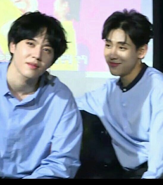 How bambam looks at yugyeom 