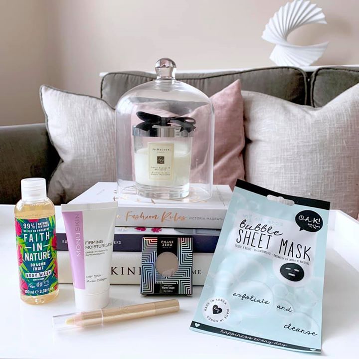 littleknownbox's tweet photo. Did you catch @LMbeautyboxes' gorgeous review of our June Sun, Sea, Sand box?  

Featuring @OhK_Life, @monuskincare, Phase Zero, @SC_Cosmetics_UK and @FaithInNature, June's edit was a huge hit 💛  

https://t.co/M0dAVAJ4Dq  

#littleknownbox #crueltyfreebeauty #ethicalbeauty https://t.co/UvWV15qS8O