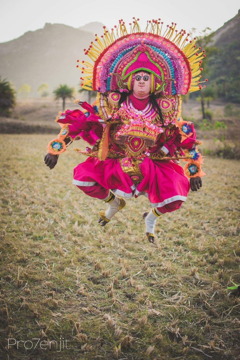 sujit79269226's tweet photo. The Chhou Dance, one of the famous ancient tribal dance. Costume is unique. Please invite on great "The Kapil Sharma Show". I am your great fan sir. Love u ever. 
@TheKapilSShow 
@KapilSharmaK9 https://t.co/0DL2ORWhAE