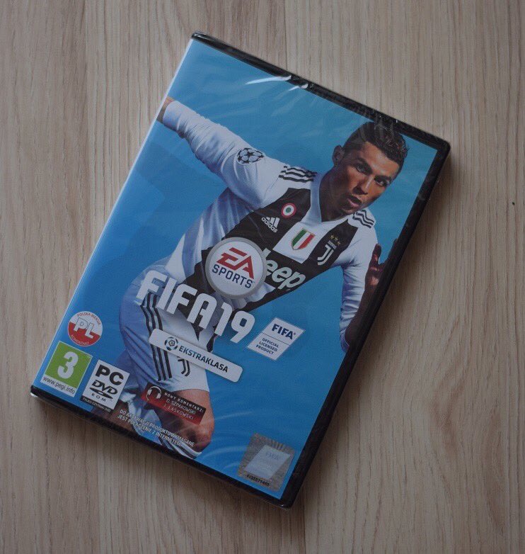 Czy jest tu ktoś, kto lubi grę FIFA, a nie ma? Oddam za zupełną darmoszkę. Wystarczy polubić i zrobić RT tego tweeta. Spośród wszystkich za jakiś tydzień wylosuję szczęśliwca 👇