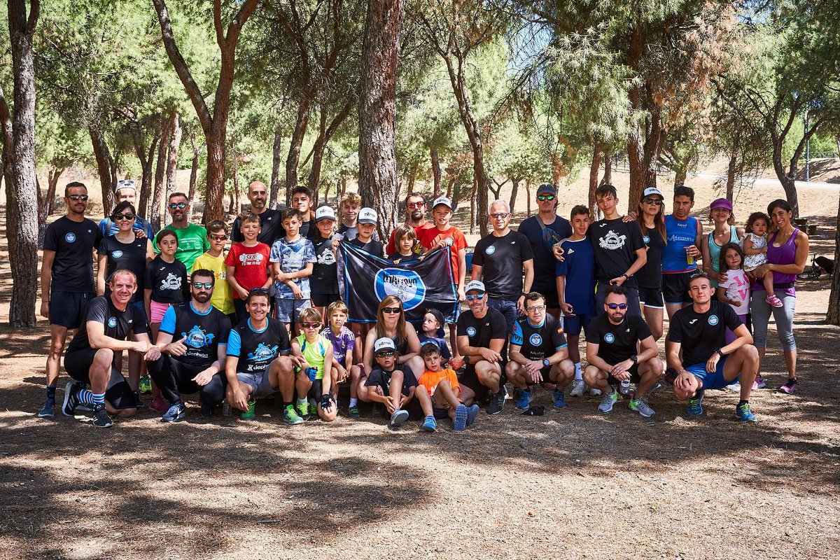 dephion's tweet photo. Qué rápido pasa el tiempo y cómo crecen por dentro y por fuerta estos chavales 😲
La Escuela de #Triatlón con @Triarroyo sigue viento en popa pero lo más importante es que hemos formado una pequeña GRAN familia de enanos que disfrutan del #deporte.
MOLA ¿eh? #DephionPerformance https://t.co/sZLK2pkHGP