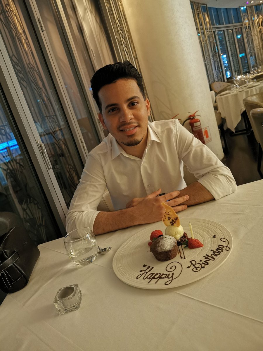 عيد ميلاد بسيط ومتواضع 7/21 🎉🎂 
شاكر كل من هنائنا وشاركنا الفرحة اخواني وزملائي وحبايبي لكم كل الحب
 اجمل عيد ميلاد مر علي بحبكم كل الشكر لكم ❤️