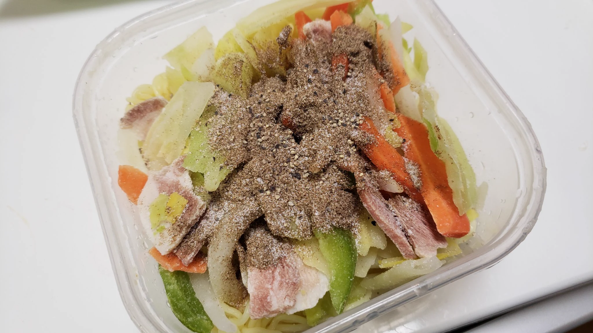 セブンのカット野菜で簡単野菜たっぷり焼きそばが誕生！こりゃバズるわｗｗｗ