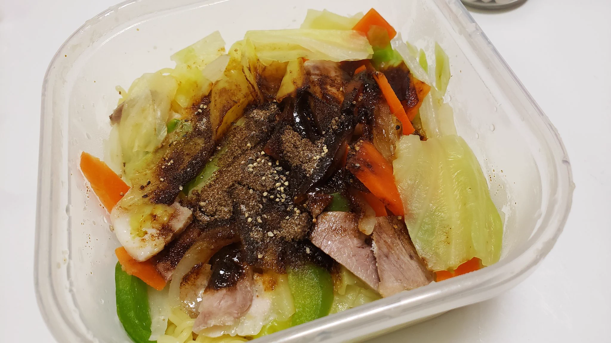 セブンのカット野菜で簡単野菜たっぷり焼きそばが誕生！こりゃバズるわｗｗｗ