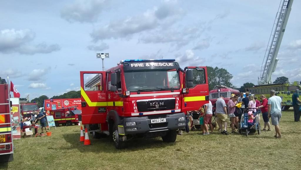Norfolkfire's tweet photo. Never ones to miss a chance to talk fire prevention our Community Safety Team at @WeetingRally2019 highlighting rural & farming risks especially with the forecast hot & sunny weather. Help protect Norfolk, be extra vigilant when discarding cigarettes & bbqโs. #FlamesArentGames https://t.co/rhGREhqIQz