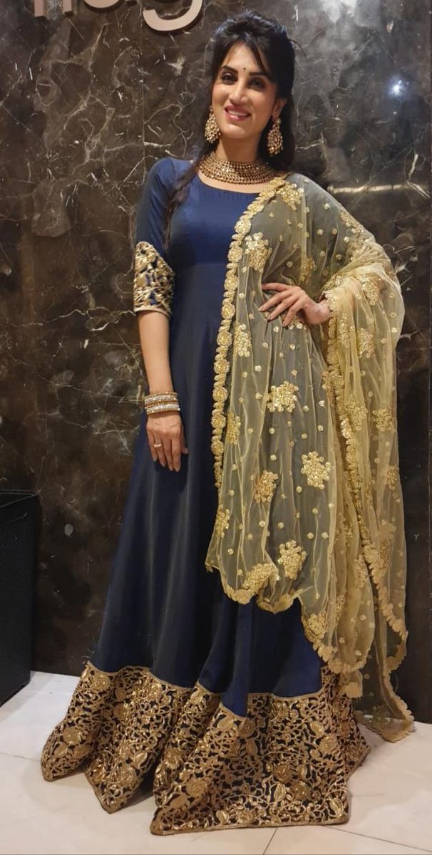 SmitaGondkar's tweet photo. At the Launch of @allensolly and @VanHeusen showrooms in Pune

Outfit by #fragrancedesigns by #ParagJaysingpure
Styling and Accessories : Golden touch, pune
Hair style : @SapnaGondkar, Golden touch

#AllenSolly #VanHeusen #EventDiaries #Actress #SmitaGondkar https://t.co/zVExp6jtRh