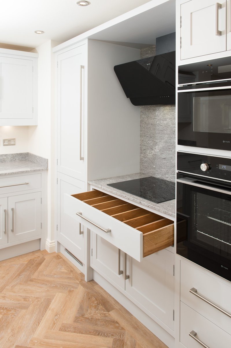A new bespoke oak kitchen! A full range of Caple appliances also included, Now 50% Off: kitchenexchange.co.uk/buy-a-kitchen/…