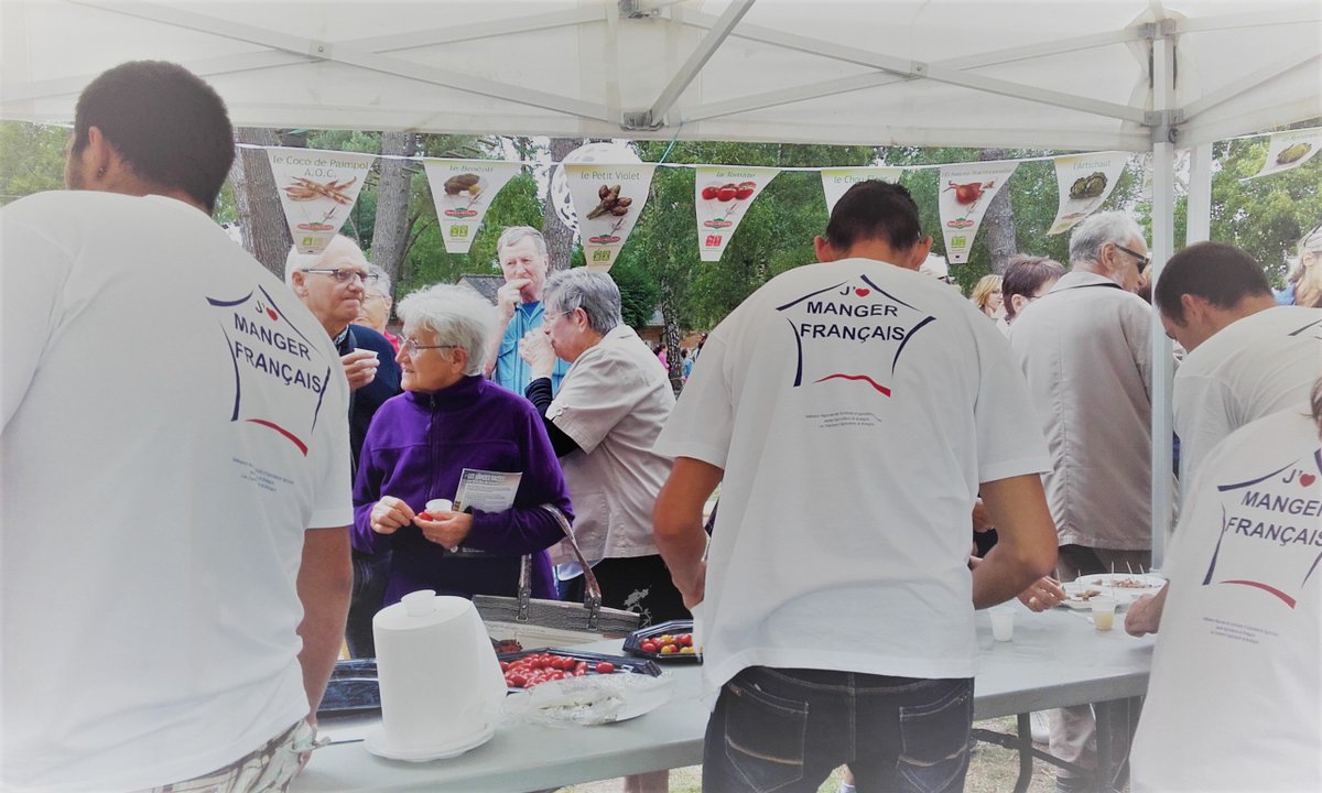 JeunesAgri35's tweet image. Info dégustative😋retrouvez-nous le 3 août sur l'aire d'autoroute🚗du Coglais, à 10h30 pour notre  #FaitesLePleinDesSens !🥦🍅🥩
🇫🇷 Au programme : dégustations &amp;amp; échanges avec les #JeunesAgriculteursDuPaysDuCoglais !😉
#MangezFrançais #PromotionDesProduitsAgricolesBretons