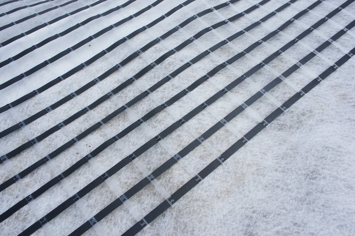 Project T&amp;F #Enkagrid #MAX40 + #NW10 > NIEUWBOUW TRANSPORTBEDRIJF BREDA
C-infra B.V. (Dongen) @corne_noort realiseert het gehele buitenterrein, voor overslag en rangeren van trucks, gewapend met 20.000 m² Enka #geogrid MAX 40 en #Bontec NW 10. Meer info: t-f.nl/portfolio-item…