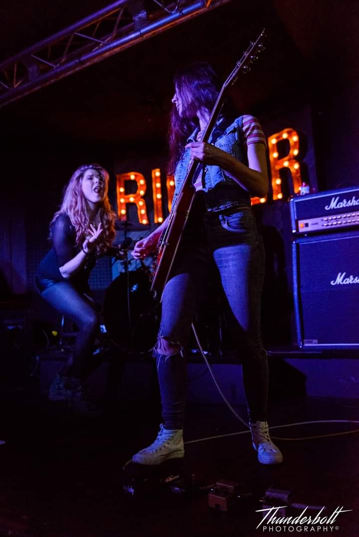 _SILVERCHILD_'s tweet photo. Photo by Thunderbolt Photography
#silverchild #hardrock #heavyrock #livemusic #singer #vocalist #frontwoman #guitarist #marshallamps #marshalljvm #daddariostrings #seymourduncanpickups #lespaulcustom https://t.co/klzdvRi0ix