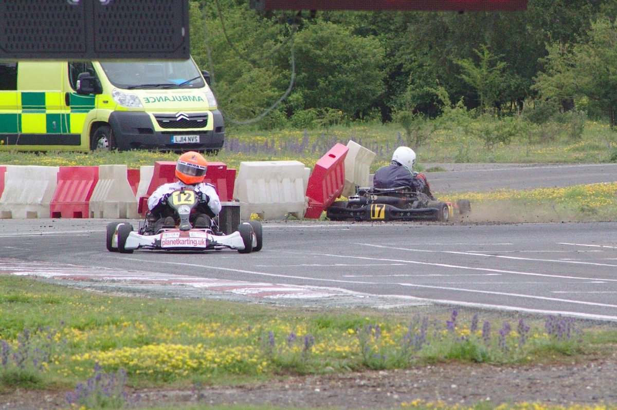 formulablue_uk's tweet photo. #17 Serita Shone drops it whilst chasing down #12 Rob Mortimore (M V T) in heat 1 from Forest Edge, 7th July 2019. #Karting #FormulaBlue #NKRA #2ckc #FormulaBlue_UK https://t.co/CykKkRSUhv