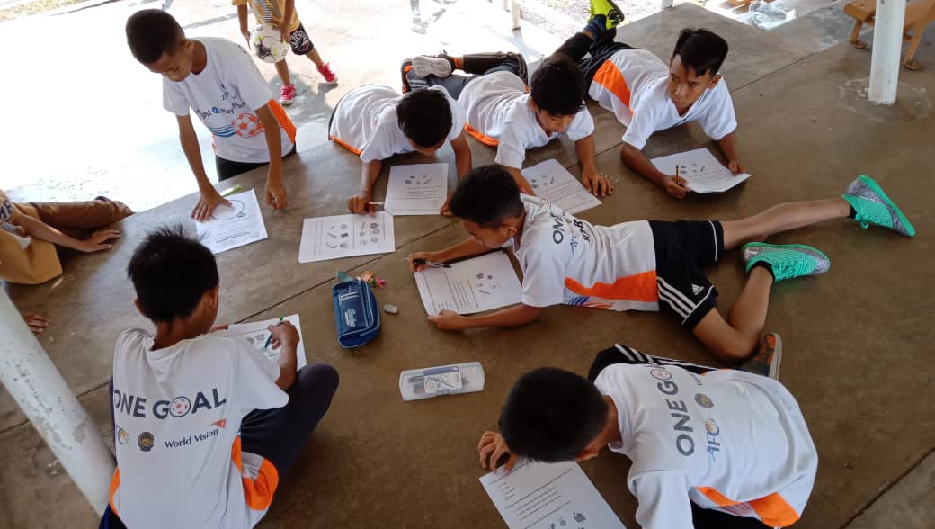 OneGoalMY's tweet photo. "Syabas! So far, takde aktiviti meniru-niru!" 👏👏😜
'Evaluation Healthcheck' untuk Kedah Kenari Kids Hicom Honda!

#EatRightToPlayRight #grassrootsfootball #nutritionforeverychild #Utara #Kedah #zzurichfoundation #worldvision #worldvisionmalaysia #nutrisi #makananseimbang https://t.co/l2SxiiUm0N