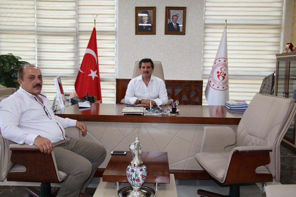 FikretYARDIMCI's tweet photo. Van Gençlik Spor il Muduru Deyerli dostum Nevzat inanc’ı makamında ziyaret ,ettik ilgi alakasından dolayı kendisine teşekür ediyorum. @nevzatvan @suleymanBayat65 https://t.co/xjZLFb9y3B