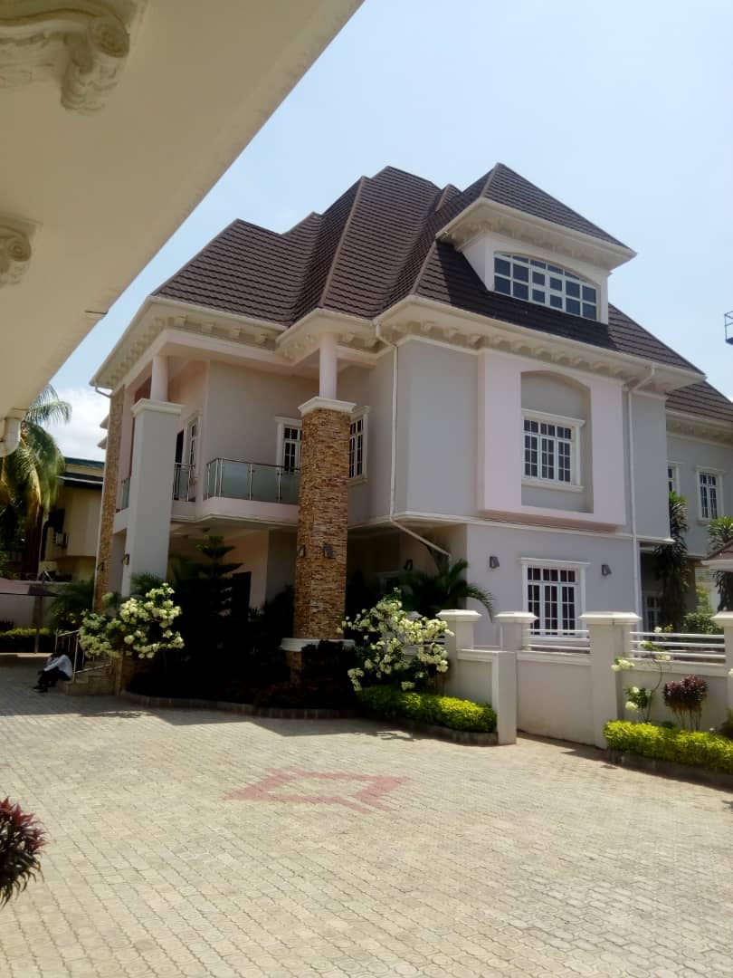 andyilechie's tweet image. Brand new 6bedroom fully detached duplex with 2 rooms guest chalet and 2 boys quarters located in maitama Abuja