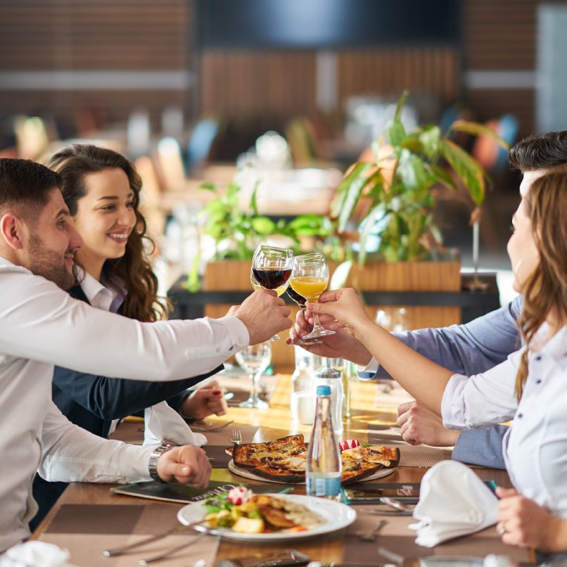 Hotel_Centurion's tweet photo. Say thank you with a delicious lunch this Bosses Day — a delicious will be served from 12pm until 14:30pm in Bruno’s Restaurant for R195 per person! This includes a complimentary glass of wine or beer and a gift for your boss 💼 📞 012 643 3650 📨 clhbanq@legacyhotels.co.za https://t.co/AmPaoc3SXZ