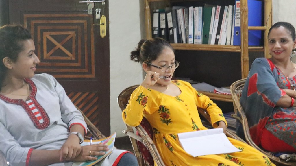 UpretySudeep's tweet photo. Our 3-day #training to staff members of @SOSBahini - an NGO working for #adolescent girls in #Pokhara successfully completed yesterday. Training facilitated by @NepalComms. Some snapshots:

#capacitybuilding #Nepal #nonprofits #communications https://t.co/8ODiISvUOU