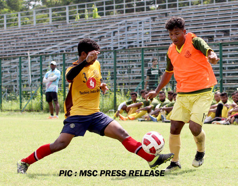 Kol_Football's tweet photo. Md Amirul ( MSC- Right)in action against Aryan Club in a Practice Match
RESULT - 1-1
Scorer : Arthur Kouassi ( MSC), Pempe (Aryan)
https://t.co/mx4ZOZY9ET
#KolkataFootball #PreSeason #MohammedanSporting #AryanClub https://t.co/x7Mmaxeb6M