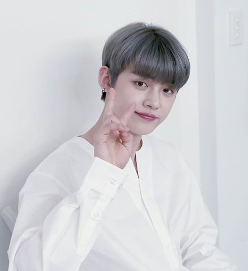 fluffy_Yeonjun's tweet photo. ㅤ

　　🐱 ✊✌️

　#투모로우바이투게더 #TXT
　#연준 #최연준 #YEONJUN
　@TXT_members
ㅤㅤ https://t.co/pJA00dfWP3