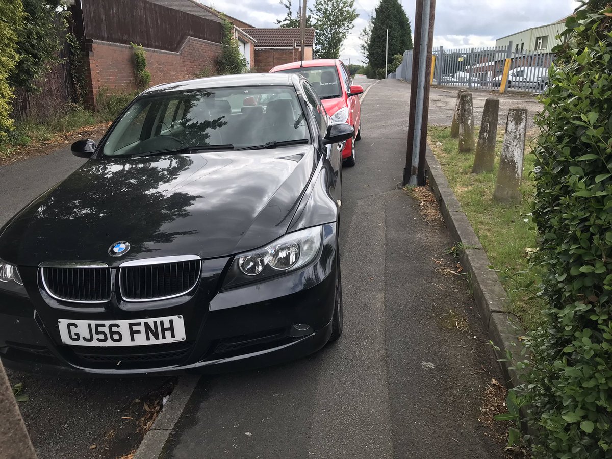 selfishparkers's tweet photo. Classic wankers leaving no wheelchair space!
Sick of reporting to police
No pavement opposite
#cradleyheath #pavementparking #selfishparking @YPLAC #ableism #wheelchairaccess #disabledaccess #pramaccess #buggyaccess #illegalparking #selfishtwat #pavementsareforpeople https://t.co/0etmqSRneV