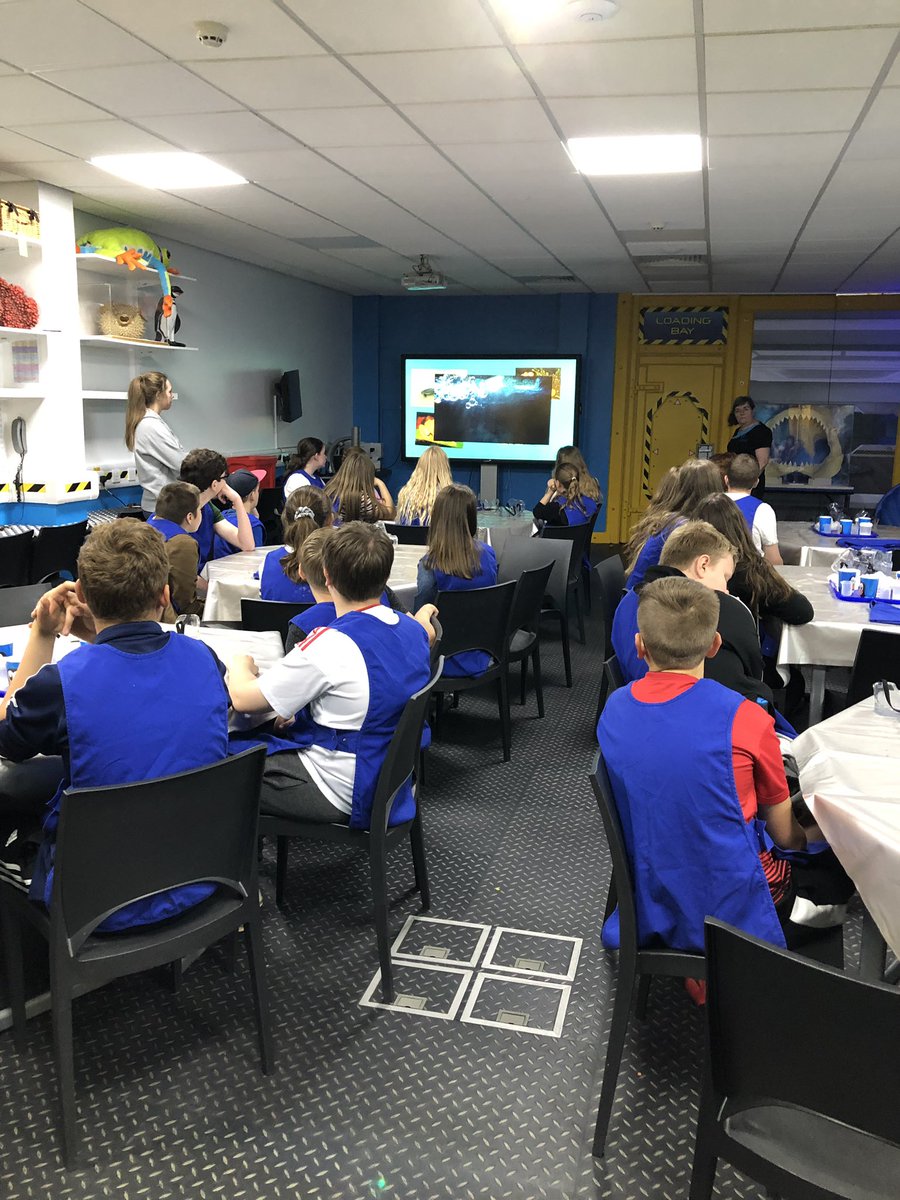 ea_science's tweet photo. We’ve arrived!! @thedeephull - straight into a workshop - super slime! #eascience @elizabethanac https://t.co/mk83pxytTK