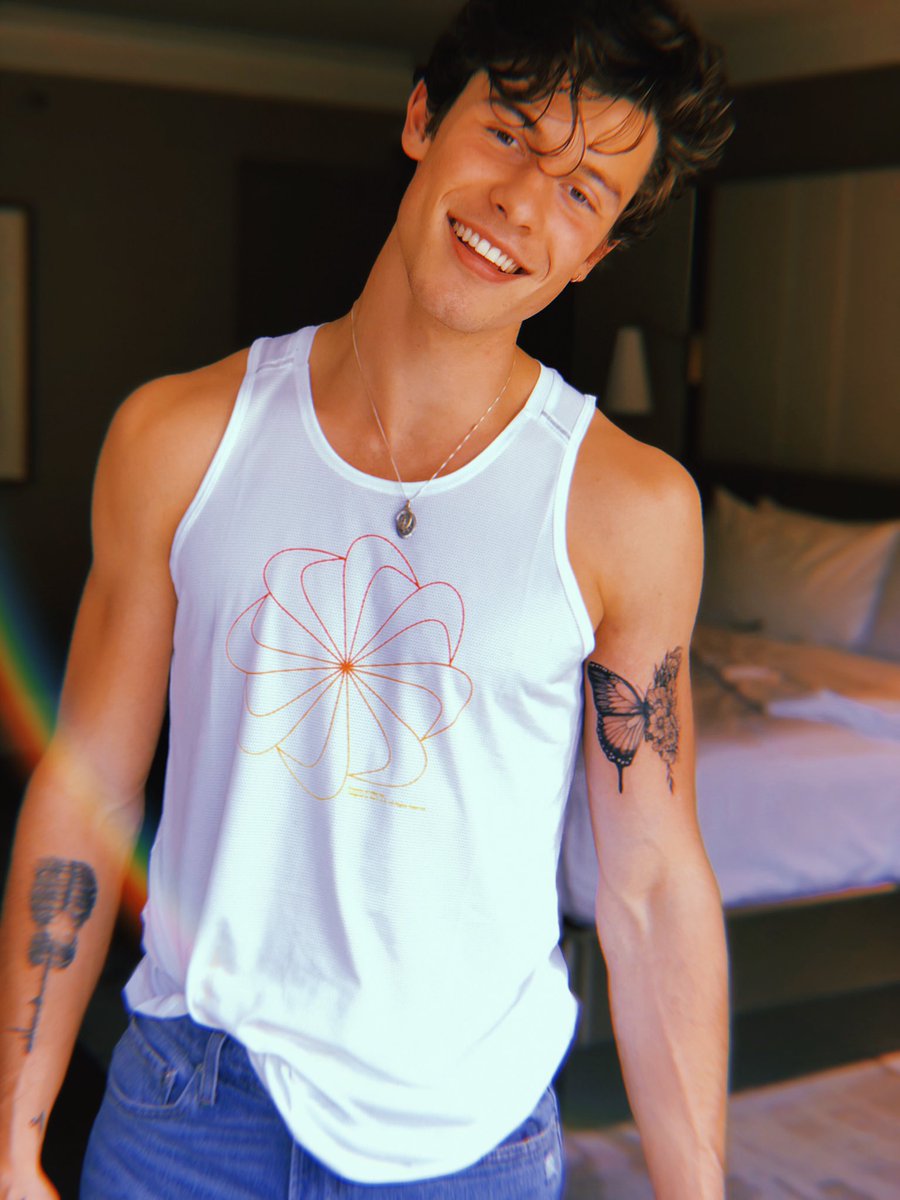 ShawnStreetTeam's tweet photo. Wat vinden jullie van de nieuwe tattoe van Shawn? 👀 https://t.co/UHPTjBh6uS