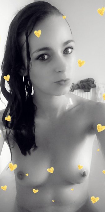 Feeling fresh. Retweet if you want more  Twitter photos. I'll be online tonight around 9ish #mfc #myfreecams<a href="/tag/myfreecams"class="tags"><span>#myfreecams</span></a><a href="/tag/fresh"class="tags"><span>#fresh</span></a><a href="/tag/bath"class="tags"><span>#bath</span></a><a href="/tag/camgirl"class="tags"><span>#camgirl</span></a><a href="/tag/retweet"class="tags"><span>#retweet</span></a><a href="/tag/m"class="tags"><span>#m</span></a>