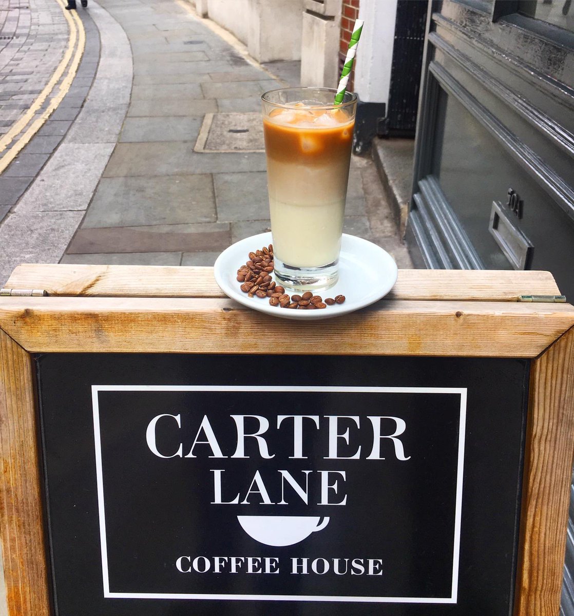 Monday blues? How about a nice iced latte to get you back in a work mood refresh your mind 🥵🥤#specialtycoffee#icedlatte#independentcoffeeshops