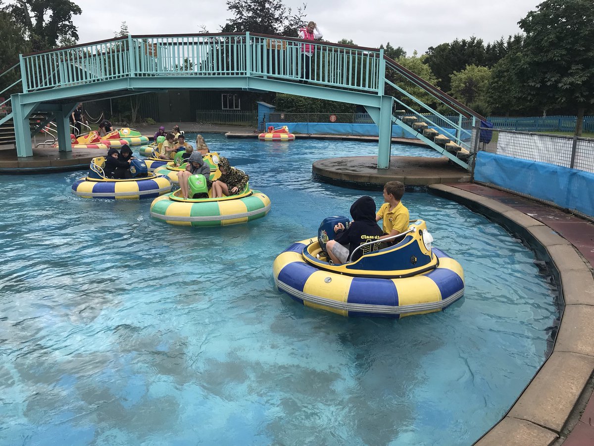 Year 6 having a great time on the aqua blasters at @CrealyResort