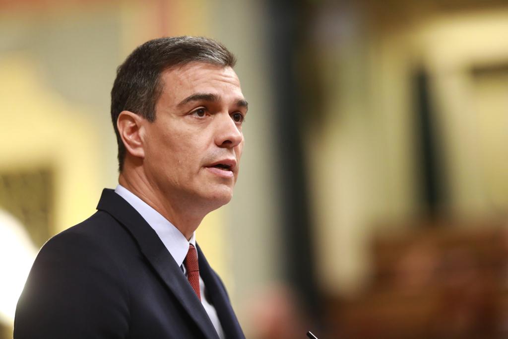 PSOE's tweet photo. 🏛️ @sanchezcastejon: Seis objetivos en los que #España se juega su futuro: 

👷‍♂️👩‍🦳 Empleo digno y pensiones sostenibles
💻 Revolución digital
🌍 Emergencia climática
🙋‍♀️ Igualdad real y efectiva entre mujeres y hombres
👨‍👩‍👧‍👦 Desigualdad social
🇪🇺 Fortalecer Europa

#SánchezSí https://t.co/ldLnIVRReS
