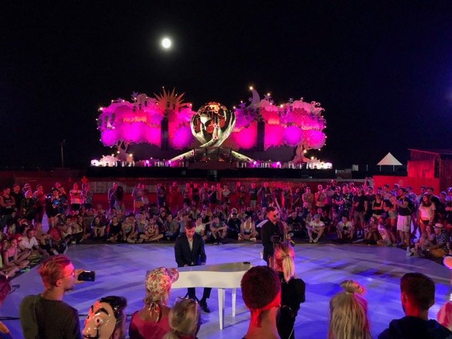 EvensesDe's tweet image. Evenses bei #tomorrowland 💥🚀 Unser Piano Man 🎹 &amp;amp; Saxophonist 🎷kamen letztes Jahr so gut an, dass das Duo letztes Wochenende wieder am Start war 😍

#festival #tomorrowland2019 #music