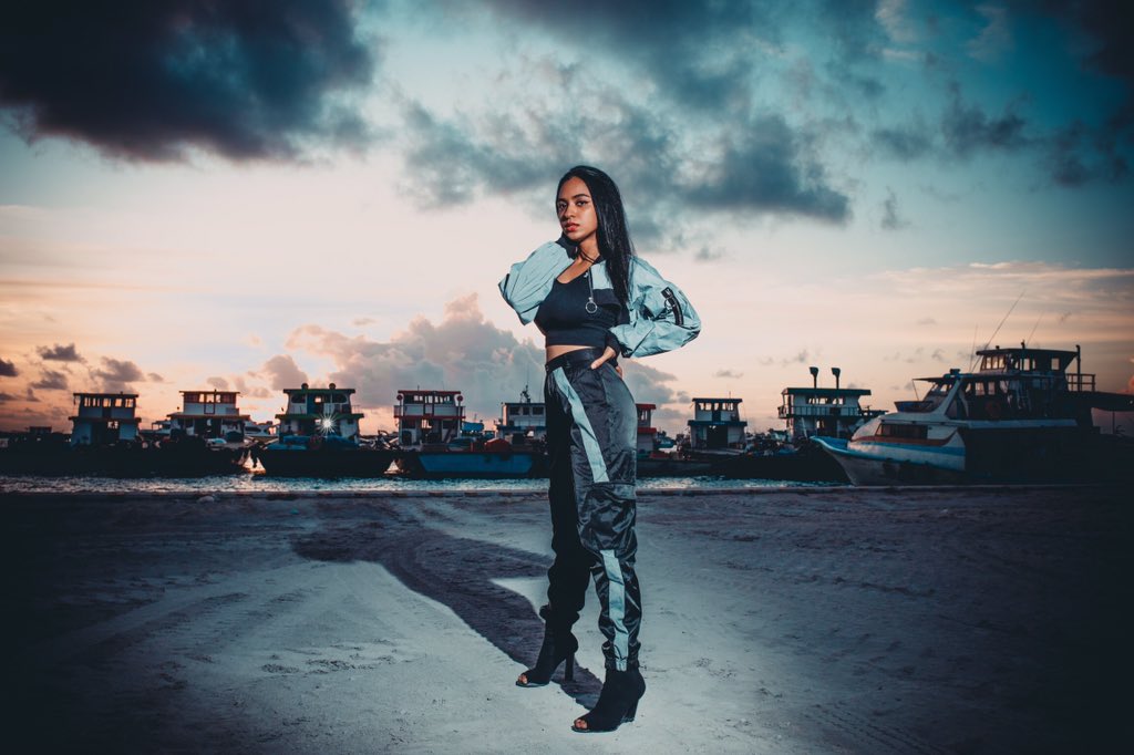 AngelFamushu's tweet photo. Highly Reflective ⚡️⚡️New outfit post! 
https://t.co/U7uv6z6qVU
#style #fashion #streetwear #reflectivewear https://t.co/vFyKrifZYd