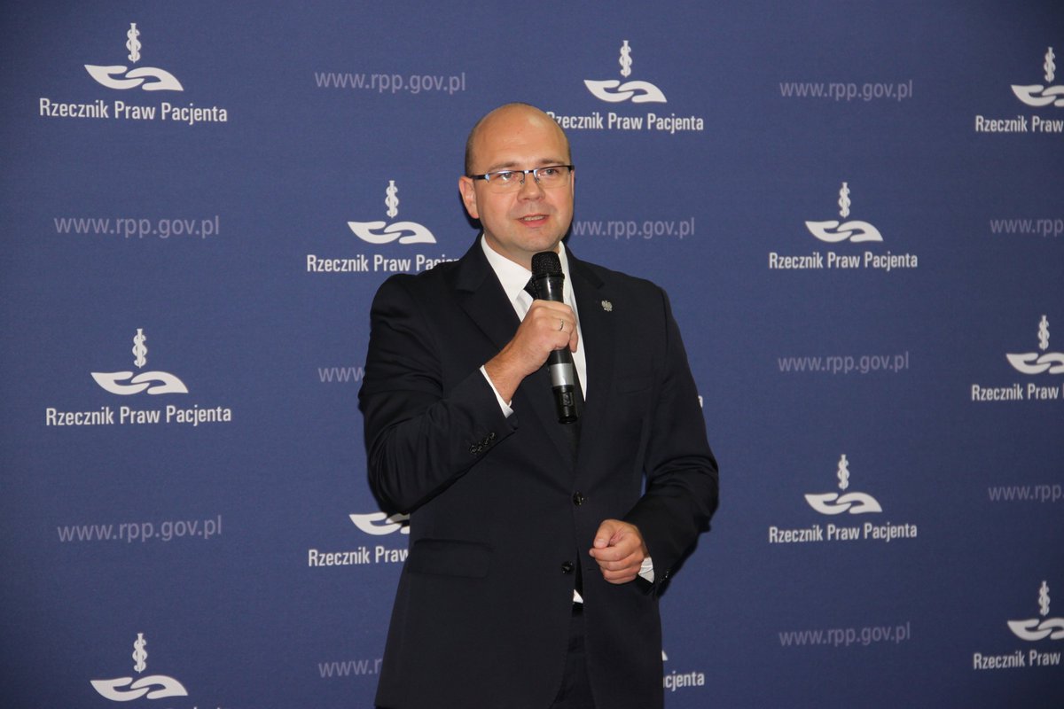 RzeczPacjenta's tweet photo. Zadaniem @RzeczPacjenta jest łączenie ludzi zaangażowanych w pomoc pacjentom, integrowanie inicjatyw podejmowanych w celu poprawy leczenia, pielęgnacji i opieki nad tymi osobami – powiedział @BartChmielowiec podczas #ŚwiatowyDzieńMózgu @NeuroPozytywni #BrainPlan #neurologia https://t.co/CkuNp7CGqM