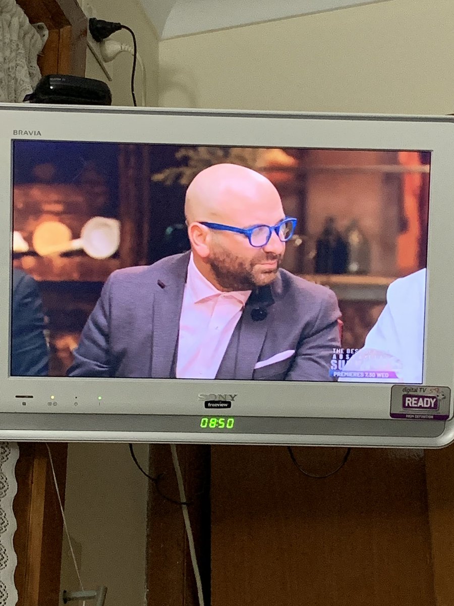 _jennle's tweet photo. @masterchefau I’m playing a game called Overcooked on the Nintendo Switch and I’ve spotted a George look-a-like 😂😂 https://t.co/MZBbvPM1IV