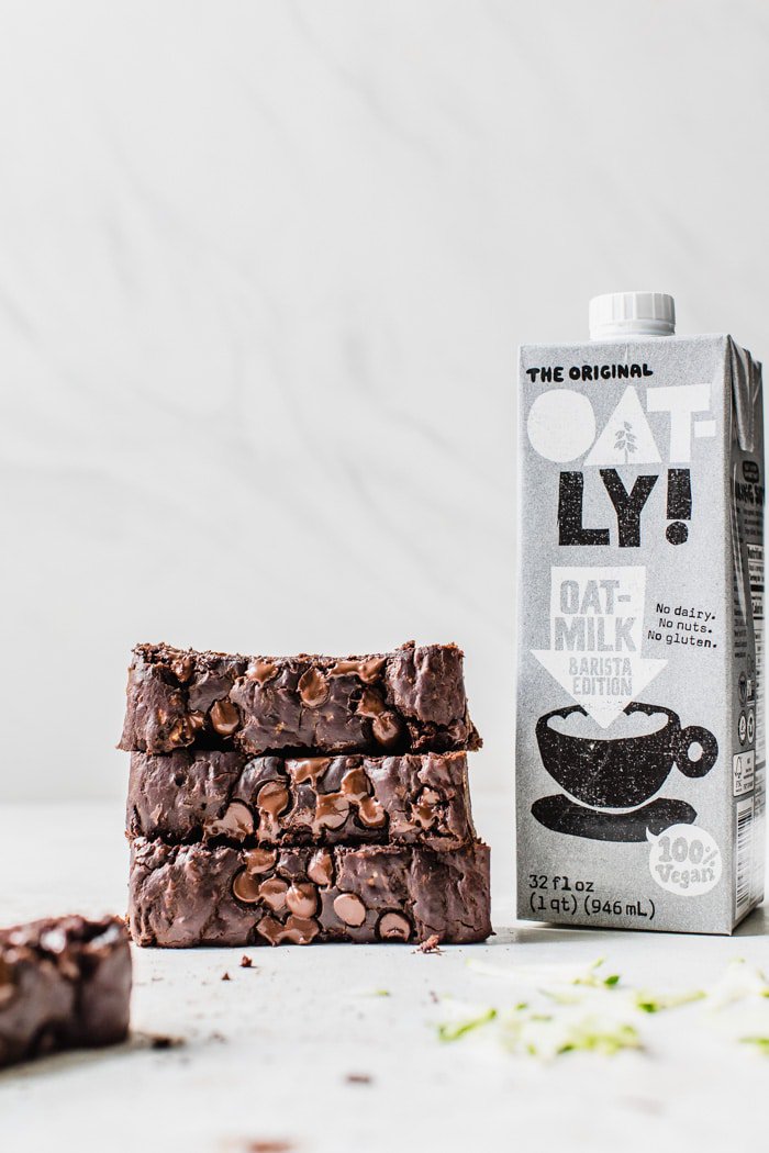 {New Post} #ad Double Chocolate Chip Zucchini Bread made with <a href="/oatly/">Oatly</a> so it's vegan too! thealmondeater.com/double-chocola…