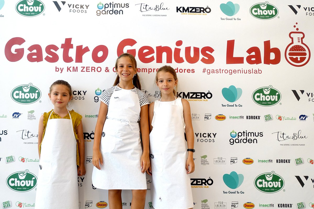 kmzerohub's tweet photo. Hace unos días llegó a su fin #GastroGeniusLab escuela en la que 40 niños y niñas diseñaron la #alimentación del #futuro solucionando 6 retos propuestos por empresas del sector alimentario.
👉https://t.co/PFwBgFbRqD ¡Conoce los resultados en nuestro blog! #food #education https://t.co/bFEbh5jWbu
