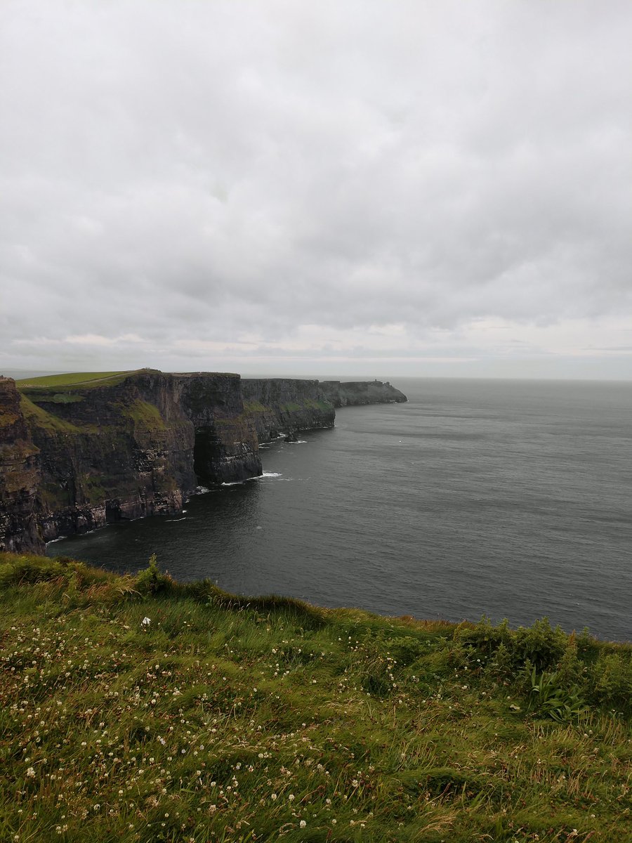 MrsVascik's tweet photo. The majestic Cliffs of Moher 😍🇮🇪🍀 #IrishAdventure #CheerstoThreeYears https://t.co/l0swFzXXWy