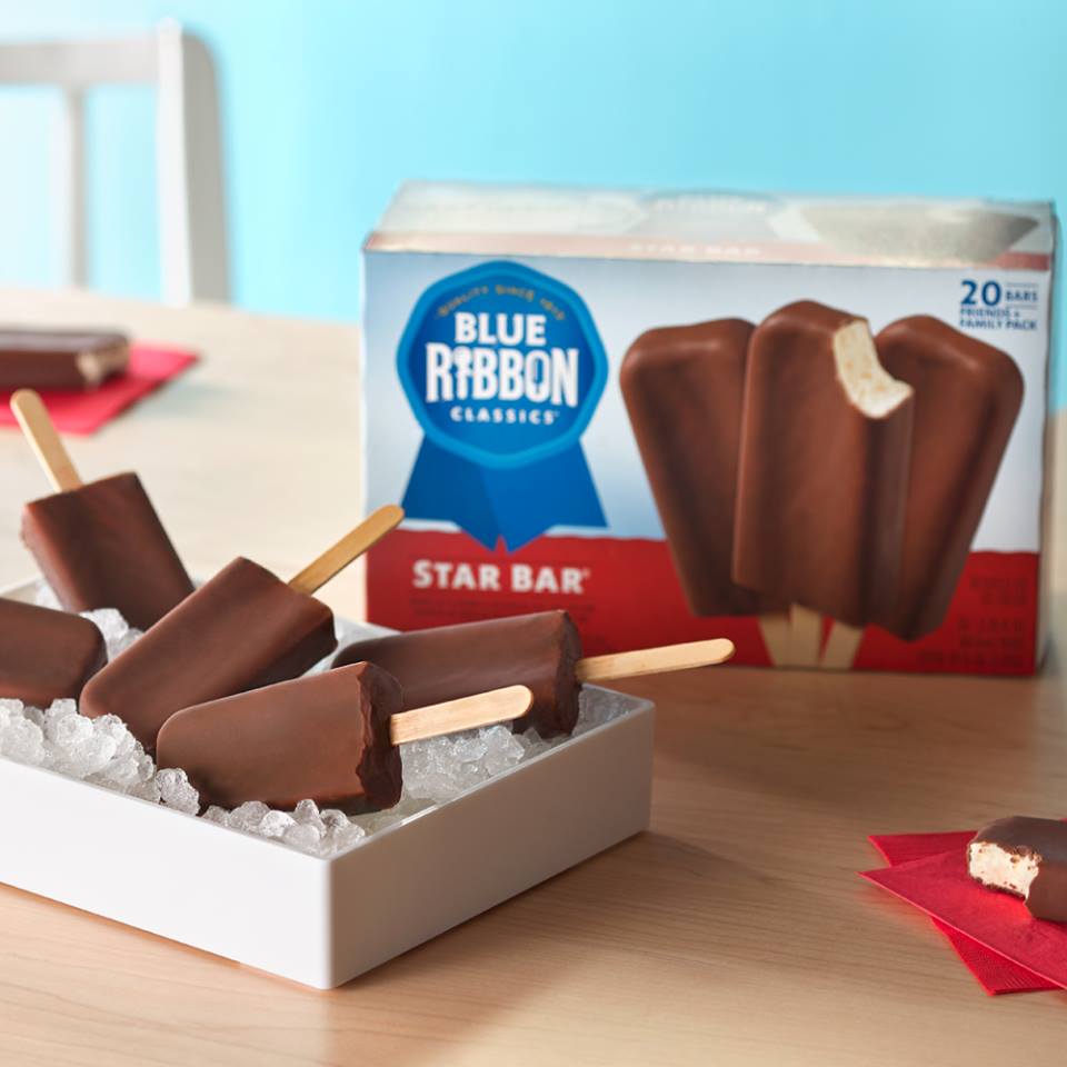 Everyone in the family will love the delicious #chocolate coating on the outside and classic vanilla #icecream on the inside of <a href="/BRCIceCream/">Blue Ribbon Classics</a> Star Bars! bit.ly/2y04ZIs #icecreambar #icecreambars