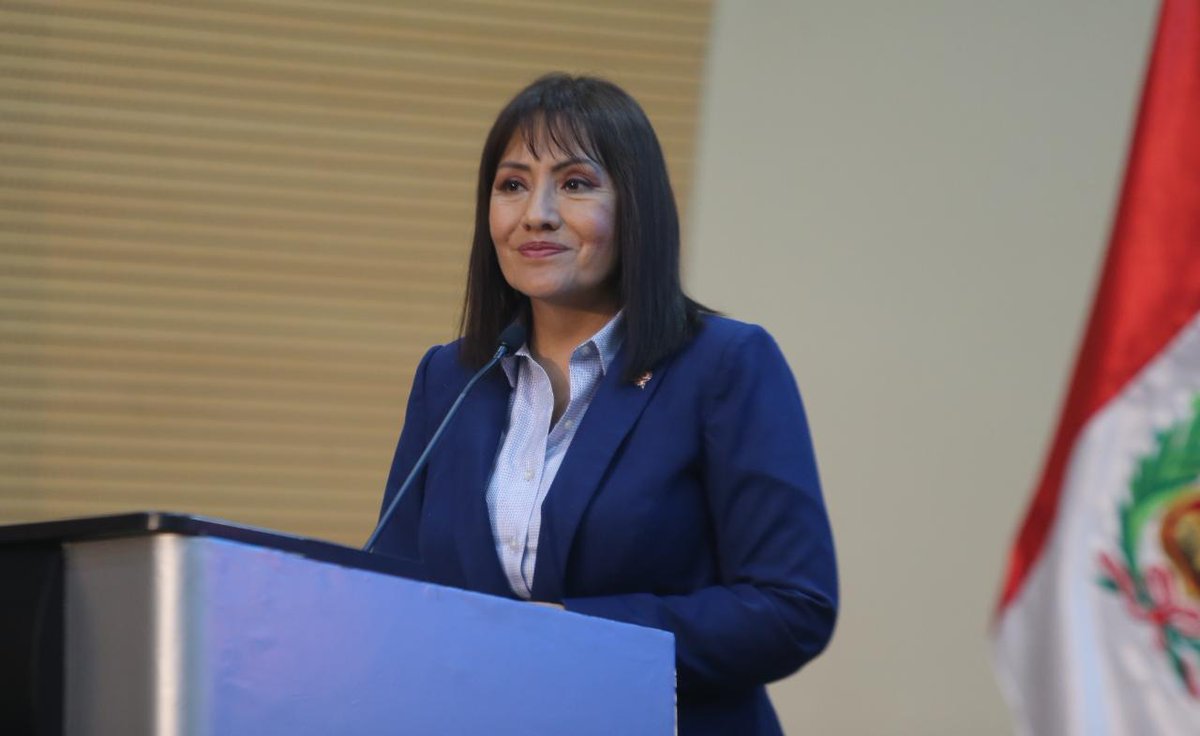 MTC_GobPeru's tweet image. “El sector portuario genera empleo y dinamiza la economía. Pronto cerraremos una adenda que duplicará la capacidad de almacenaje del Puerto del Callao. Esto no solo aumentará el movimiento de carga, sino que creará nuevos puestos de trabajo”, sostuvo @MariaeJara.

#ForoPuertos